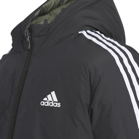 Cette doudoune réversible Adidas à prix cassé vous tiendra .